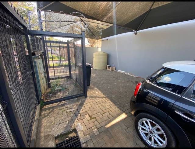 1,000M² BUSINESS CENTRE TO LET IN RUSTENBURG CENTRAL